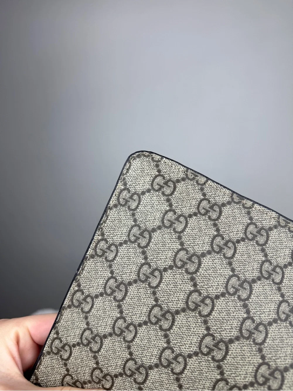 Gucci Wristlet clutch Beige GG Supreme Canvas Pouch with Red & Green Web